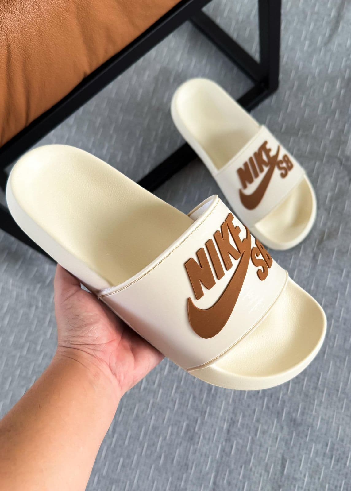 Chinelo da Nike Beje